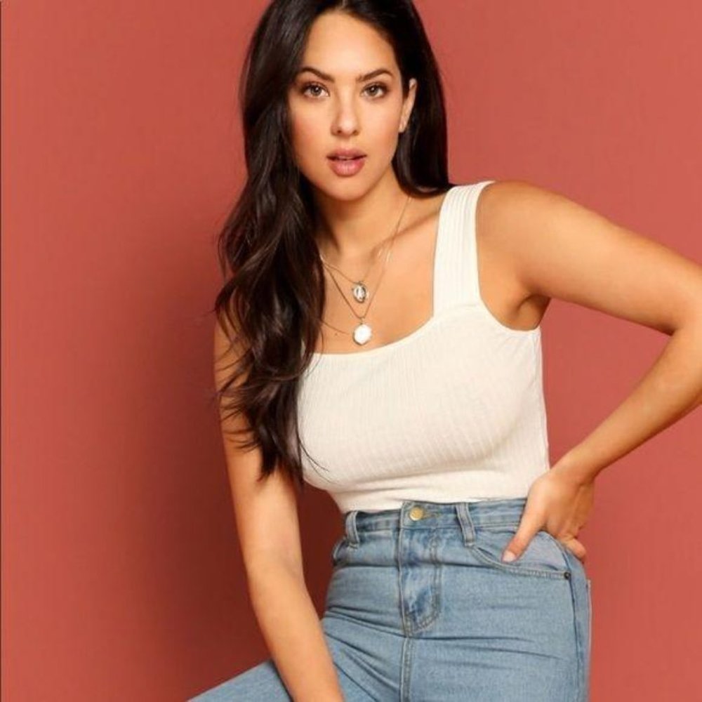 Trendy white ribbed square neck crop top tank - Picture 2 of 5